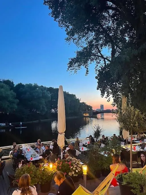 Aussenalster Penthouse Charakter contacts